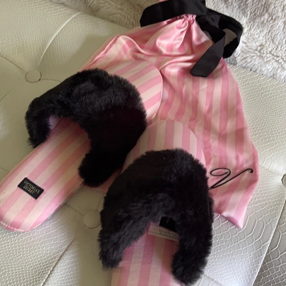 Victoria Secret slippers - Picture 1 of 2